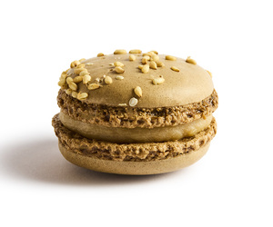 hazelnoot-witte-miso-macaron